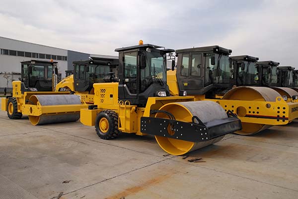 <a href='http://www.maiyueqiu.com/product/77.html' target='_blank'>振動(dòng)壓路機(jī)</a>
